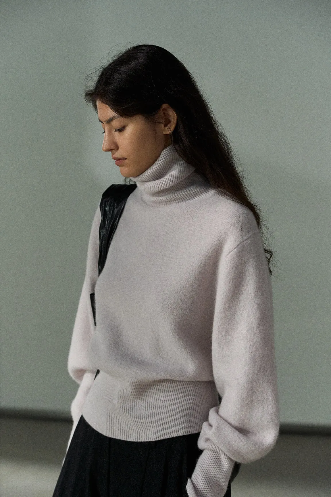 100% wool silhouetted high neck sweater | 6 color