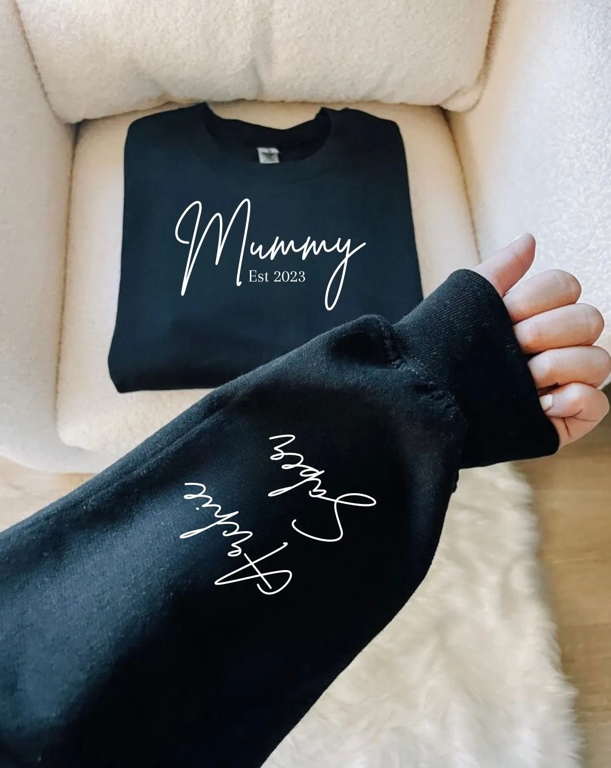 Custom Mum Sweatshirt with Kid Name on Sleeve, Personalized Mum Sweatshirt, Minimalist Mummy jumper, Christmas Gift for Mum, Gift for Her