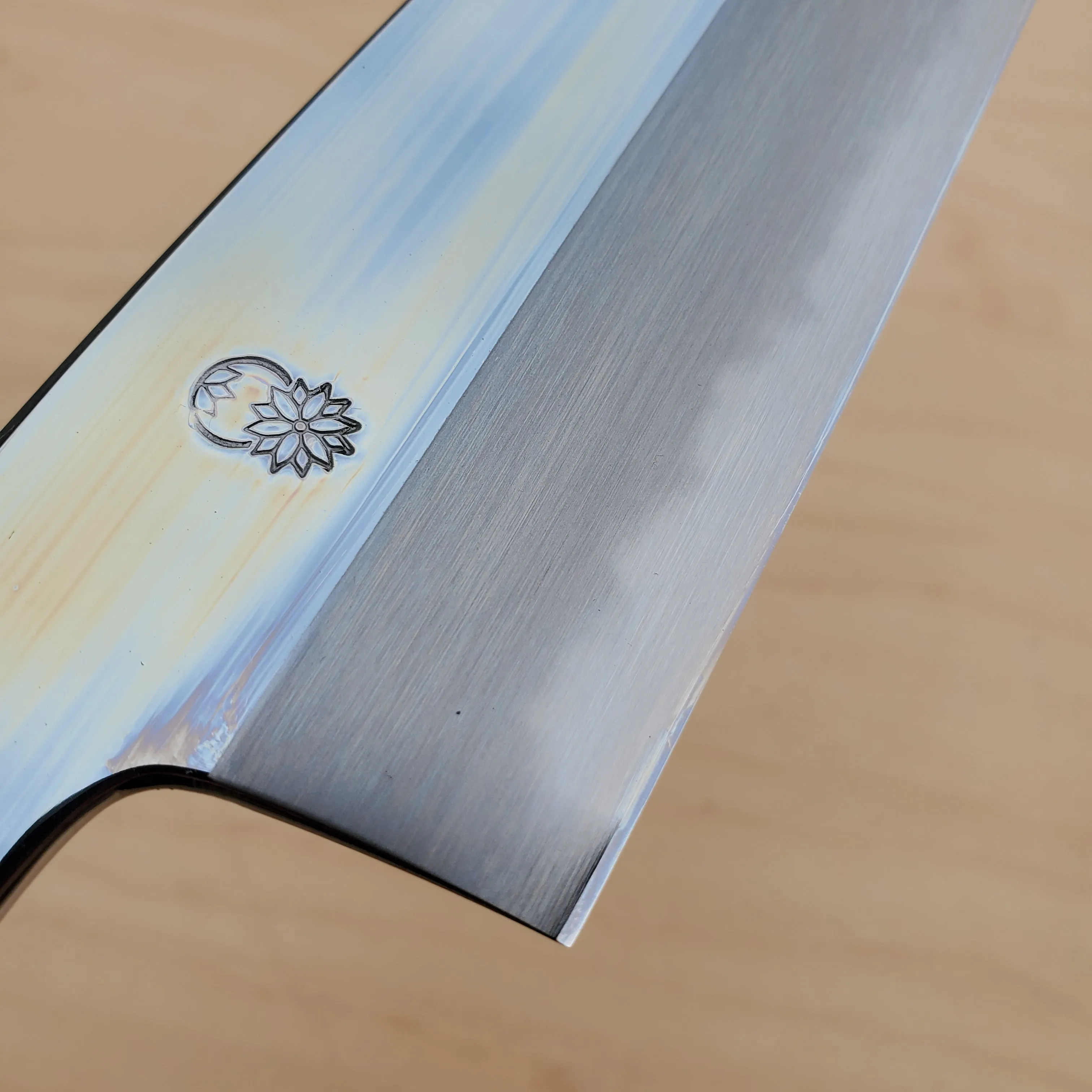 Sakai Kikumori Choyo Kiritsuke Santoku 180mm Shirogami - Ebony